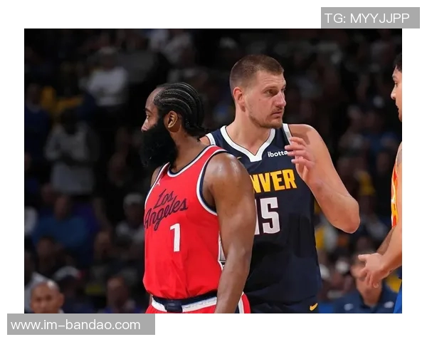 约基奇轻松发挥9投6中贡献12分9篮板6助攻展现全面能力