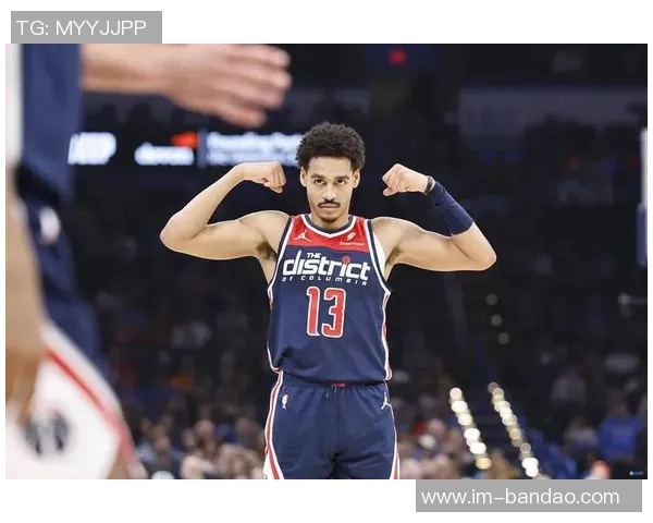 普尔半场表现出色6投3中贡献12分1篮板2助攻展现出强大实力