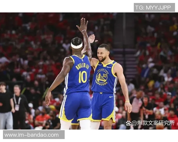 梅尔顿分享与库里搭档感受强调利用库里吸引防守的重要性