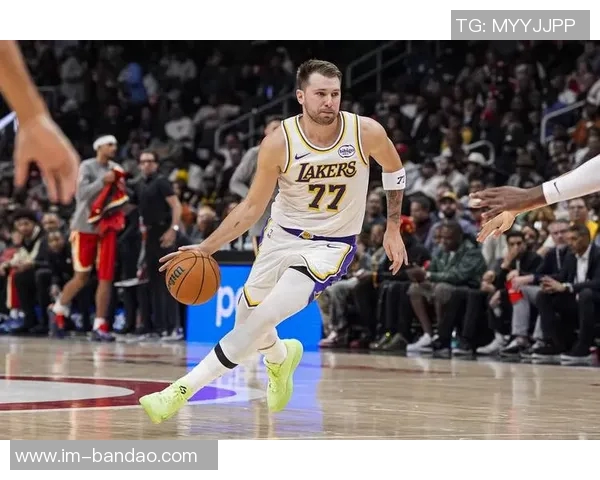 东契奇揭幕战狂砍40分成队史第三人追平科比贝勒辉煌成就